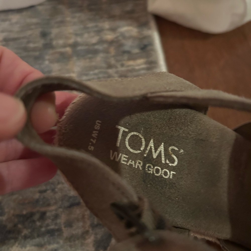 TOMS Women's Gray Wedge Sandals - Picture 6 of 7